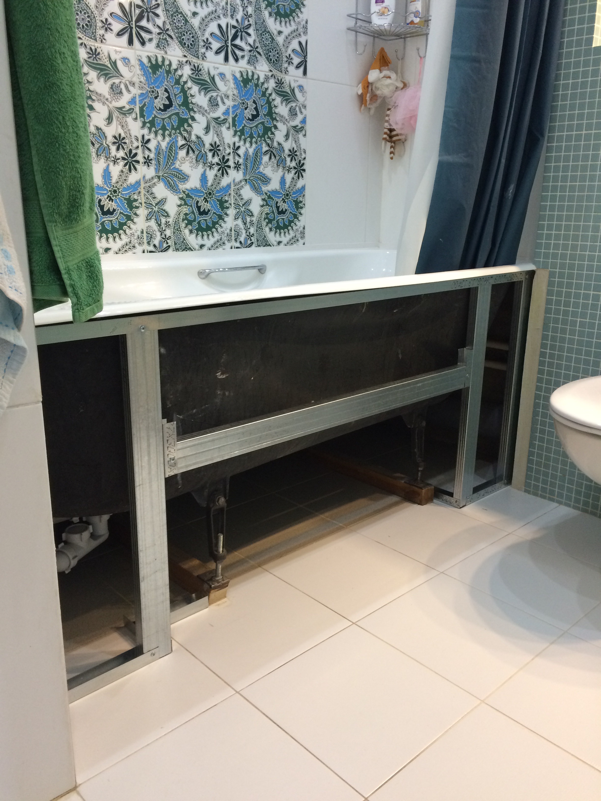 Маленькая ванная: 40 простых идей для хранения мелочёвки — уральские-газоны.рф